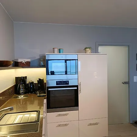 Gezellig Met Zeezicht En Garage Lägenhet